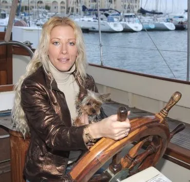 "Je vais te détruire" : Loana, le terrible SMS que lui aurait envoyé Sophie avant sa mort