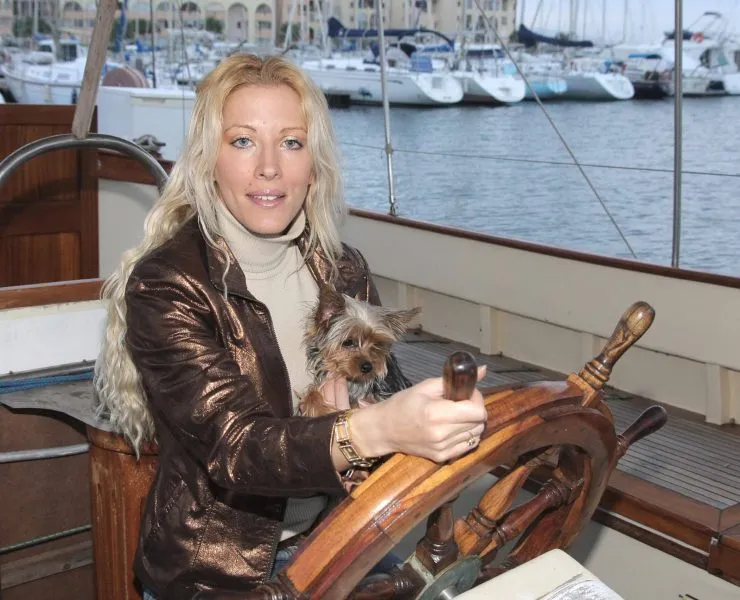 "Je vais te détruire" : Loana, le terrible SMS que lui aurait envoyé Sophie avant sa mort