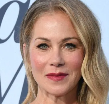 Christina Applegate : l’actrice de 54 ans hospitalisée depuis des semaines, dans le plus grand des secrets à Los Angeles