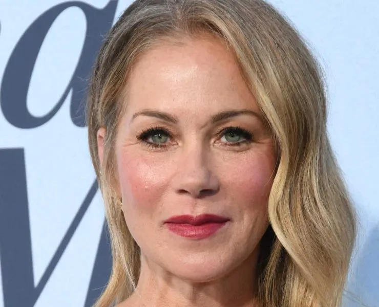 Christina Applegate : l’actrice de 54 ans hospitalisée depuis des semaines, dans le plus grand des secrets à Los Angeles