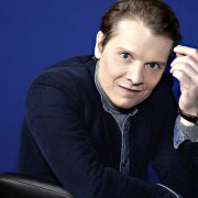 Bénabar : découvrez ses deux refuges familiaux à Saint-Mandé et Gordes