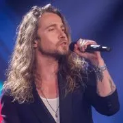 Julien Doré : Eve Angéli, les soeurs Lamy et Jean-Jacques Bourdin sont tous nés dans la même ville du Gard que lui