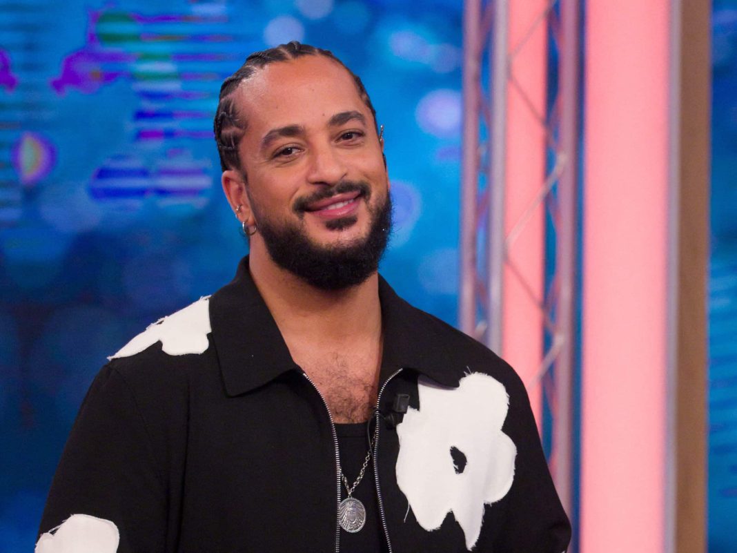 Slimane sur les traces de Diam’s : papa au grand cœur déterminé à venir en aide à des orphelins du Maroc et de l’Algérie