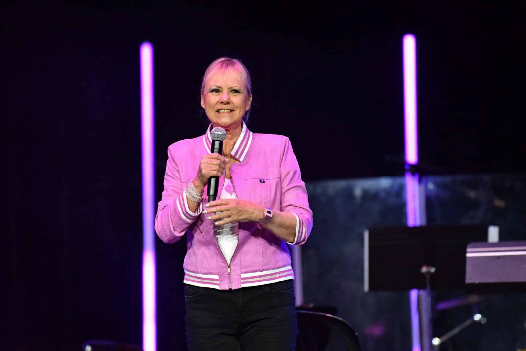 Dorothée de retour sur scène : au Palais des congrès de Paris, elle a bien cru que son cœur allait 