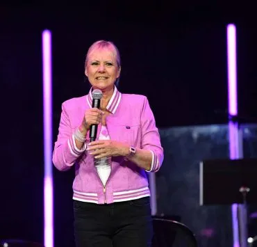 Dorothée de retour sur scène : au Palais des congrès de Paris, elle a bien cru que son cœur allait "exploser"