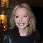 Animaux, potager, lumière et péniches : ce que Véronique Sanson voit depuis les fenêtres de sa maison de Triel-sur-Seine