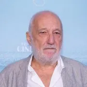 « Je veux mourir sur… » : François Berléand évoque son départ à la retraite après sa jolie carrière