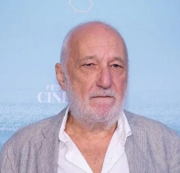 « Je veux mourir sur… » : François Berléand évoque son départ à la retraite après sa jolie carrière