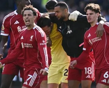 Liverpool Beat Everton 2-1 in Dramatic Merseyside Derby