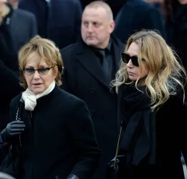 "Elle a fait tomber une tasse…" : Nathalie Baye, le parrain de Laura Smet raconte les derniers jours avant sa mort