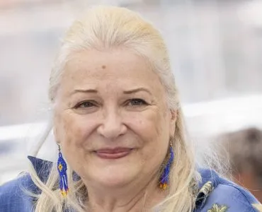 Maison de 250m2 en région parisienne, appartement à Pigalle : Josiane Balasko ne sera « pas la plus riche du cimetière »