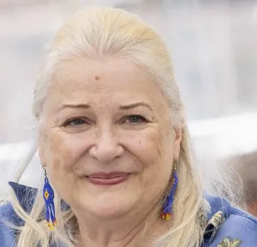 Maison de 250m2 en région parisienne, appartement à Pigalle : Josiane Balasko ne sera « pas la plus riche du cimetière »