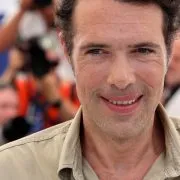 Nicolas Bedos : dans les pas de son père et de Jacques Martin, il a acheté à Tourrettes-sur-Loup