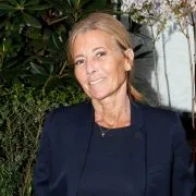 Claire Chazal enchaîne les infractions au volant de sa voiture : les policiers la reconnaissent et la laissent filer