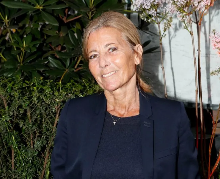 Claire Chazal enchaîne les infractions au volant de sa voiture : les policiers la reconnaissent et la laissent filer
