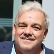 Didier Bourdon : arrivée d’Algérie à 3 ans, sa famille s’est d’abord installée dans cette ville médiévale française
