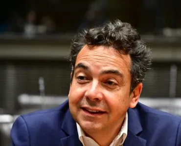 Patrick Cohen : entre dune et océan, le journaliste s’est offert une magnifique maison dans un coin de surfeur