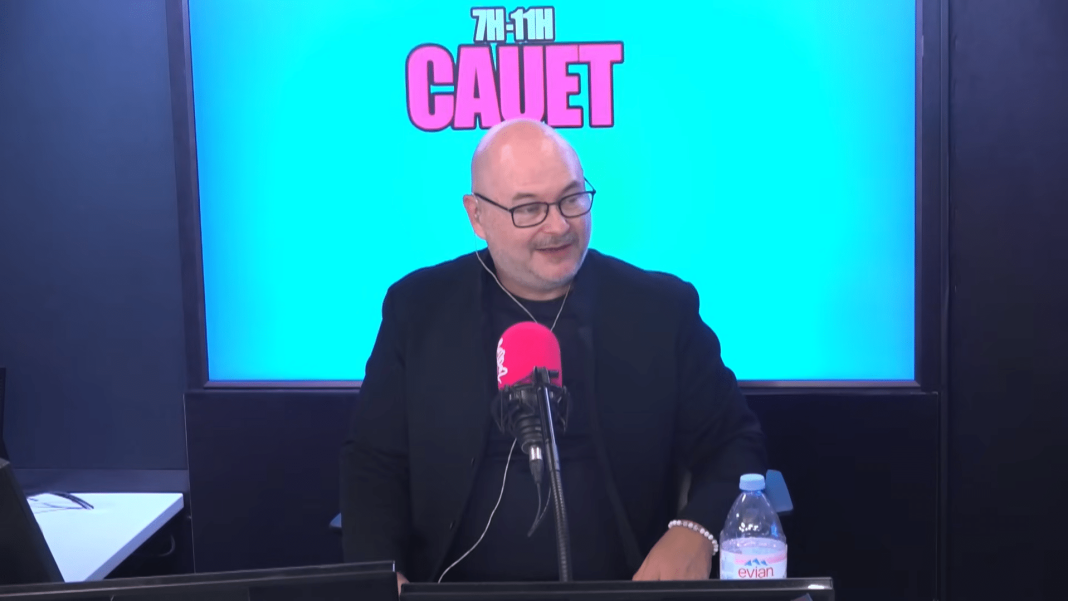 Cauet de retour très en forme sur Europe 2, son ancienne radio NRJ au plus mal