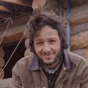 "On s’en fout complètement, c’est affligeant", Vianney, un célèbre agriculteur l’atomise après avoir dévoilé sa cabane