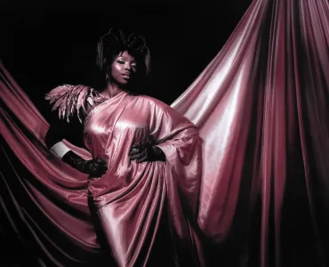 Théodora devient la nouvelle ambassadrice du parfum Angel Nova de Mugler