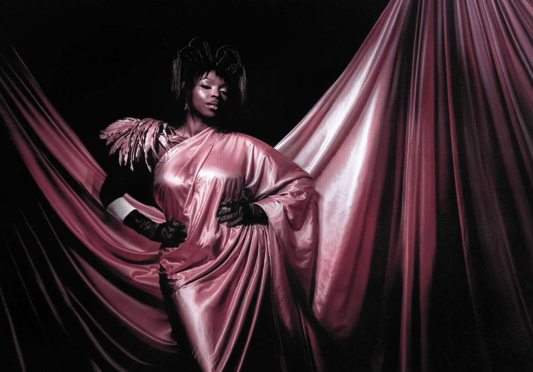 Théodora devient la nouvelle ambassadrice du parfum Angel Nova de Mugler