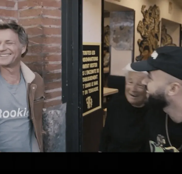 "T’es pas mal comme mec toi", Laurent Delahousse, une bistrotière invitée de son JT de France 2 lui déclare sa flamme devant Bigflo et Oli