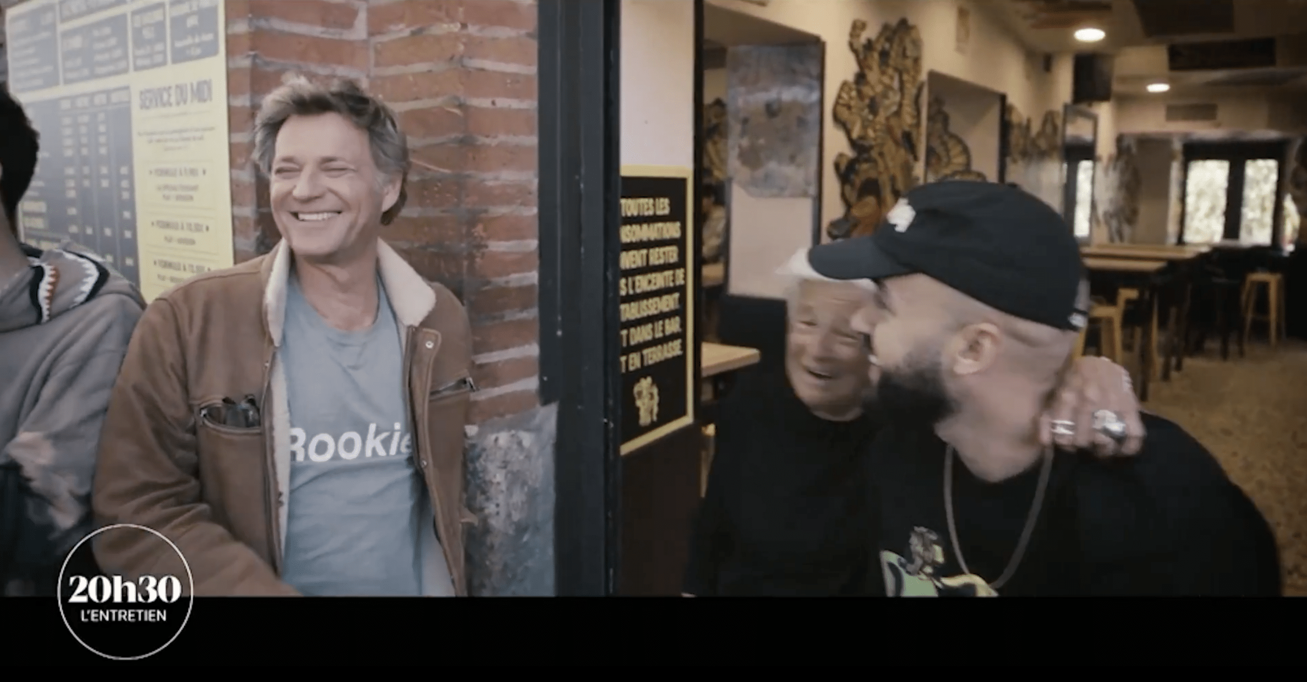"T’es pas mal comme mec toi", Laurent Delahousse, une bistrotière invitée de son JT de France 2 lui déclare sa flamme devant Bigflo et Oli
