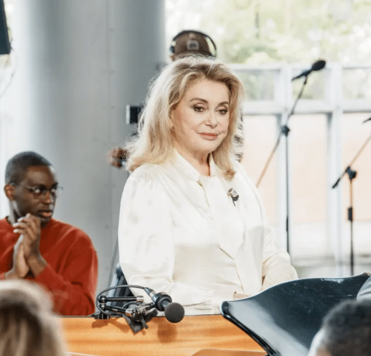 "Je ne répondrai jamais" : Catherine Deneuve déstabilisée par une question très intime au Papotin