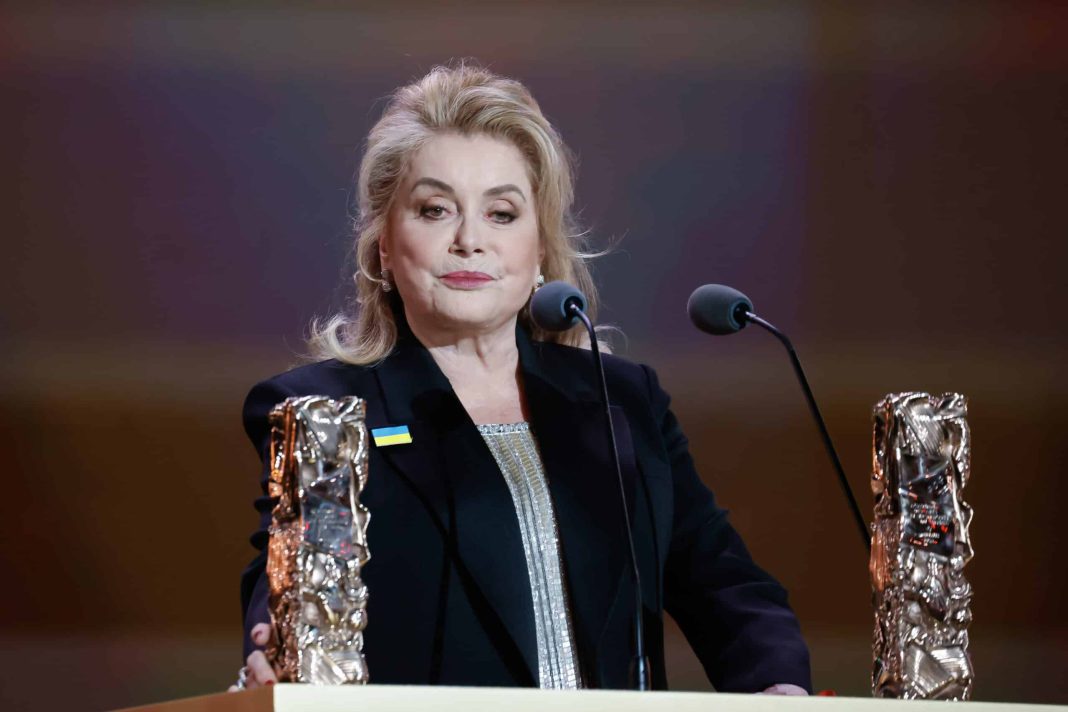 Catherine Deneuve a accepté l’émission la plus cool de sa génération : les journalistes du Papotin la cuisineront le 2 mai