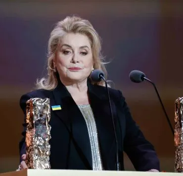 Catherine Deneuve a accepté l’émission la plus cool de sa génération : les journalistes du Papotin la cuisineront le 2 mai