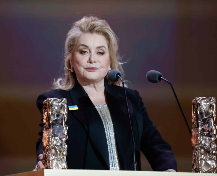 Catherine Deneuve a accepté l’émission la plus cool de sa génération : les journalistes du Papotin la cuisineront le 2 mai