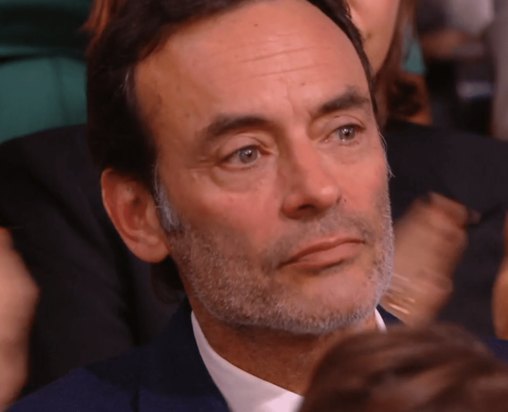 Anthony Delon réplique et porte plainte contre son frère pour "dénonciation calomnieuse"