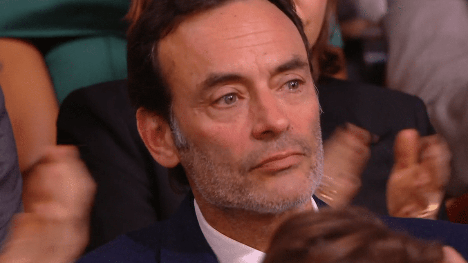 Anthony Delon réplique et porte plainte contre son frère pour "dénonciation calomnieuse"