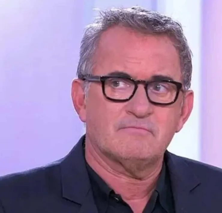 "Il m'a parlé comme à une merde" : un humoriste en froid avec Christophe Dechavanne, dénonce le comportement de l’animateur