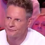 Matthieu Delormeau relate sa lutte contre ses addictions, décrivant une période d'isolement et de comportements excessifs dont il témoigne dans son livre.