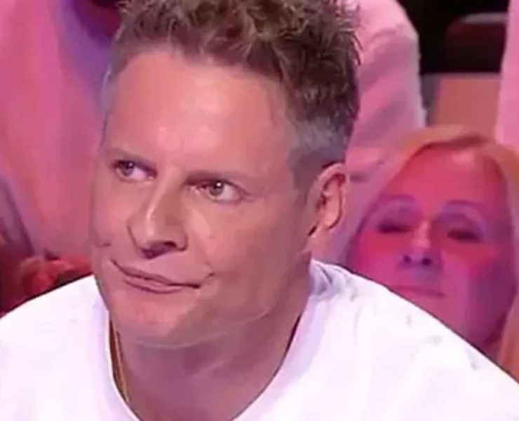 Matthieu Delormeau relate sa lutte contre ses addictions, décrivant une période d'isolement et de comportements excessifs dont il témoigne dans son livre.