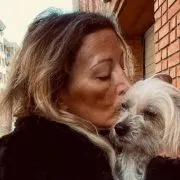 Loana : ses amis ont tous mis la main à la poche pour l’incinération de Titi, l’amour de sa vie
