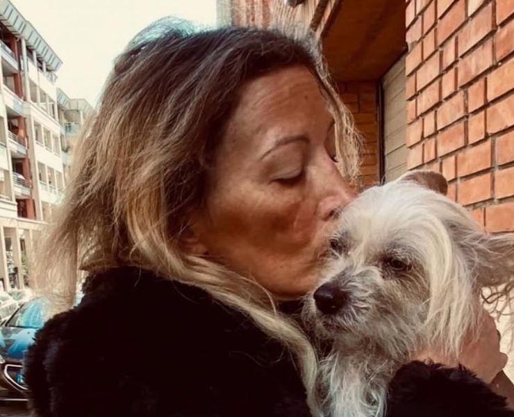 Loana : ses amis ont tous mis la main à la poche pour l’incinération de Titi, l’amour de sa vie
