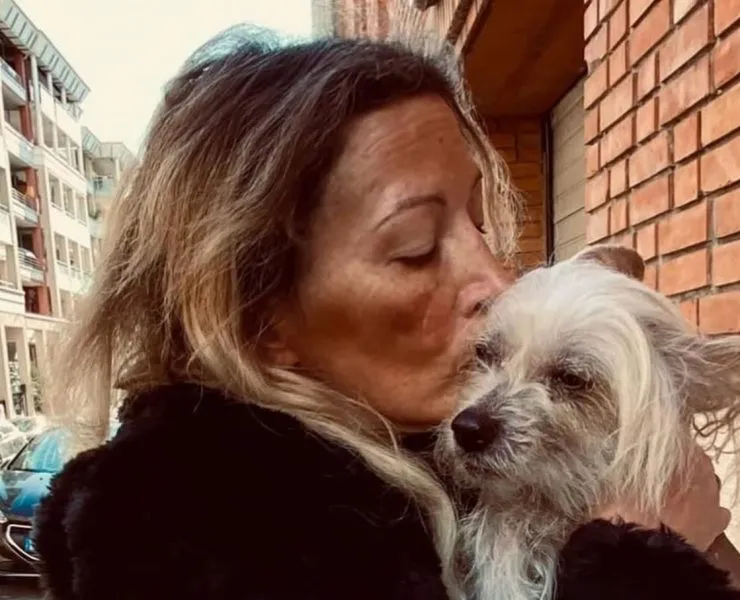 Loana : ses amis ont tous mis la main à la poche pour l’incinération de Titi, l’amour de sa vie