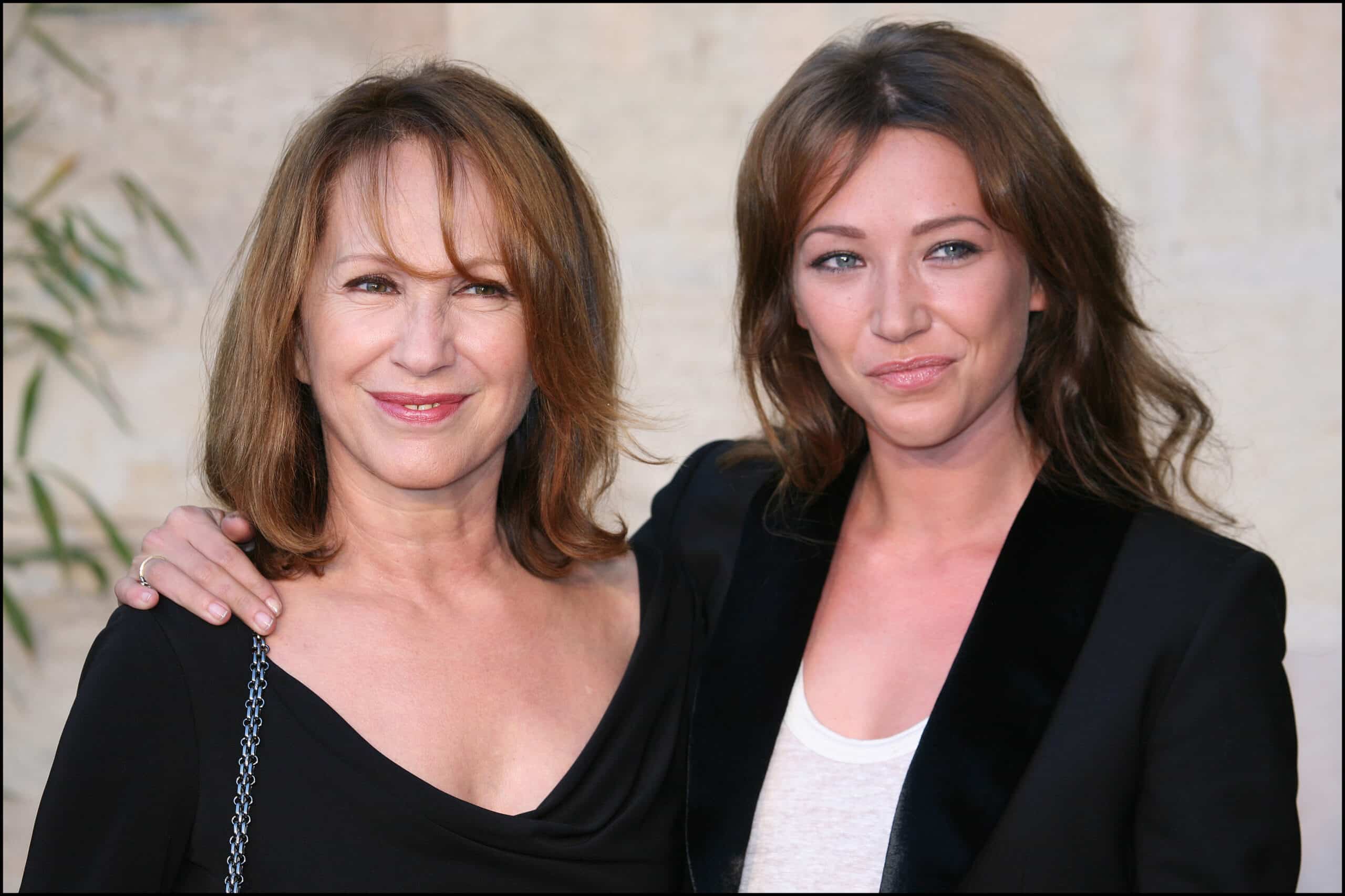 Laura Smet finalement absente dans The White Lotus ? Le décès de sa mère Nathalie Baye pourrait tout remettre en question