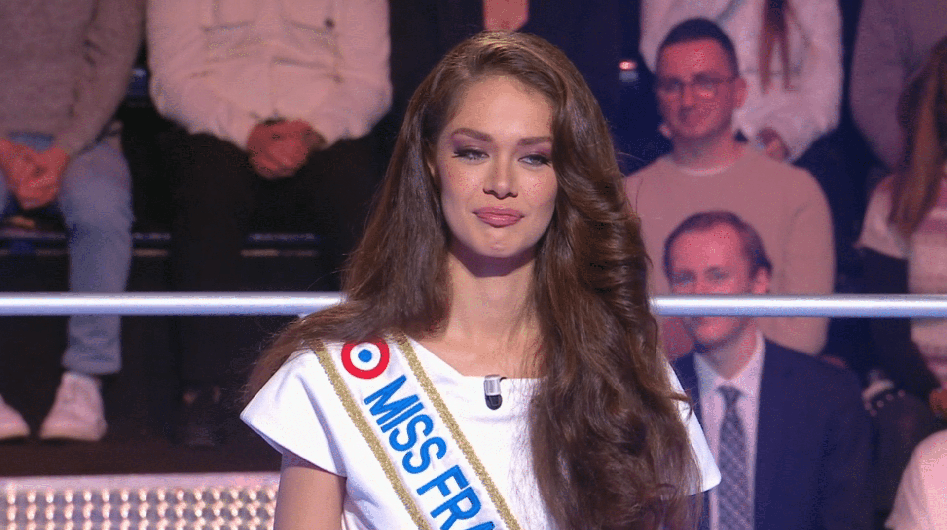 "C’est honteux", Hinaupoko Deveze pose avec un élu RN, le président de la société Miss France lui demande de supprimer la photo illico presto