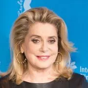 Catherine Deneuve : rare apparition avec sa petite-fille Anna, pour la bonne cause
