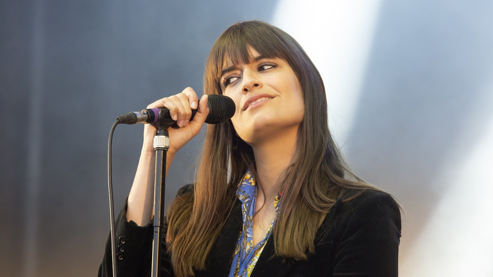 Clara Luciani : sa grande sœur, connue bien avant elle, pousse un bon gros coup de gueule