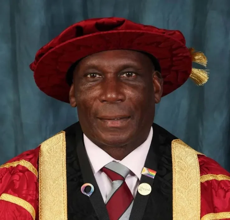 Premier League/ L'incroyable fortune que l'arbitre le plus emblématique a gardée secrète jusqu'à sa mort