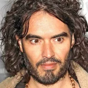 Katy Perry : son ex Russell Brand avoue avoir eu des relations sexuelles avec une mineure de 16 ans