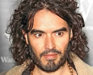 Katy Perry : son ex Russell Brand avoue avoir eu des relations sexuelles avec une mineure de 16 ans