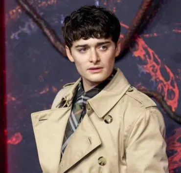 Noah Schnapp (Stranger Things) : trois ans après son coming-out, l'acteur présente son chéri à la Toile
