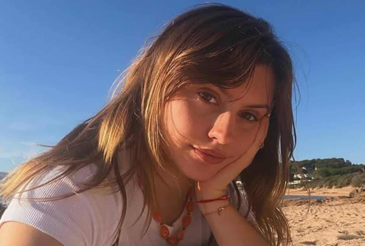 Marine de la Star Academy, enceinte de son premier enfant ? La chanteuse poussée à faire une mise au point