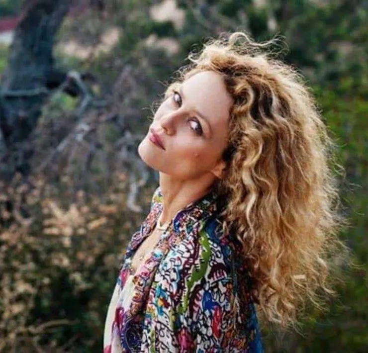 Vous allez ouvrir le rideau ou pas ?", Vanessa Paradis, malade, débarque tout de même sur scène à Bruxelles et fait face à un autre gros couac