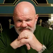 Philippe Etchebest comme vous ne l’aviez jamais vu : sa virée en boîte de nuit devient virale